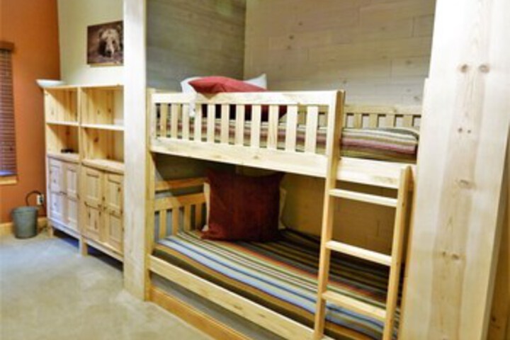 Room 2 of 122