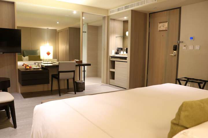 Room 6 of 86