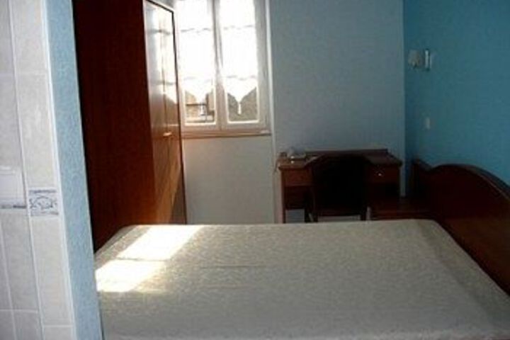 Room 4 of 13