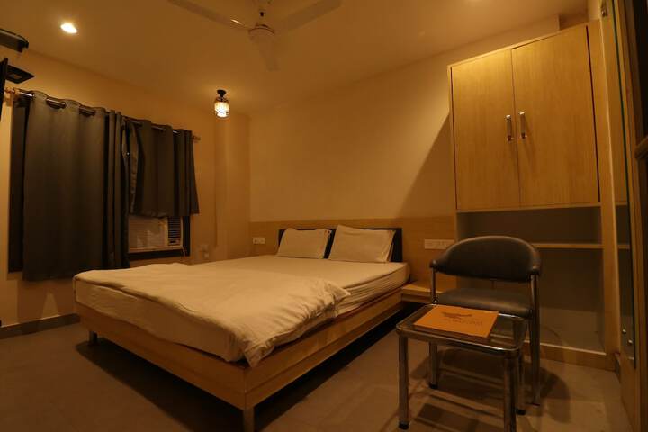Room 13 of 60