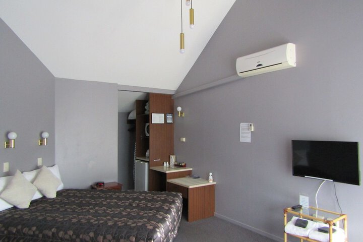 Room 4 of 10