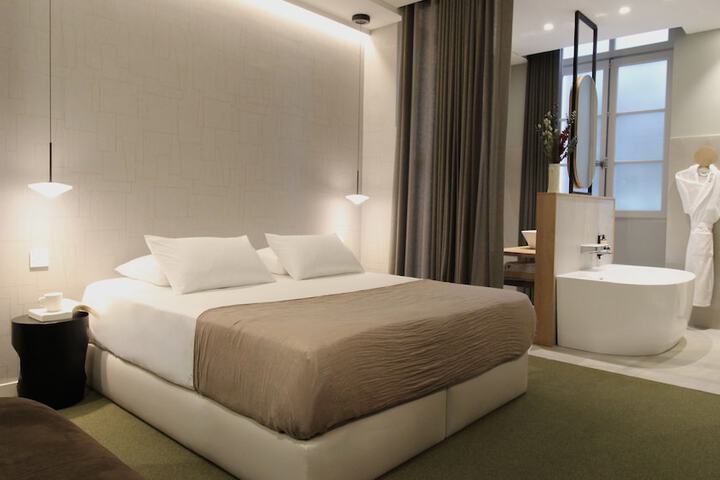 Room 108 of 780