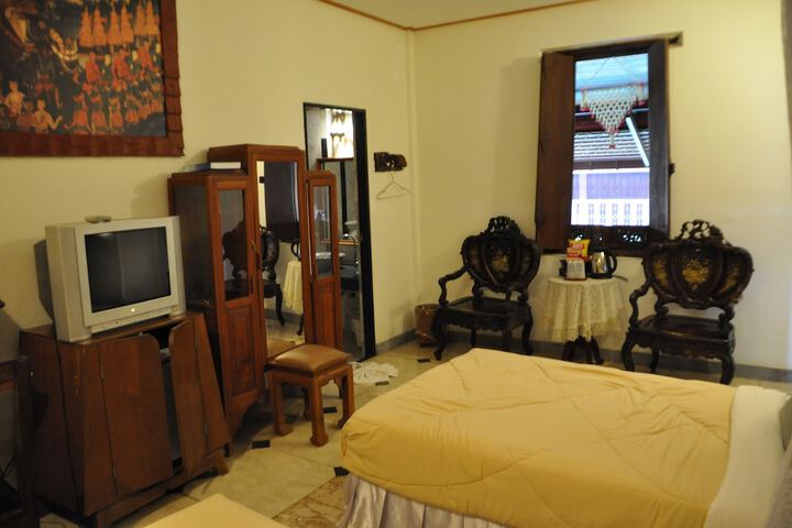 Room 12 of 161