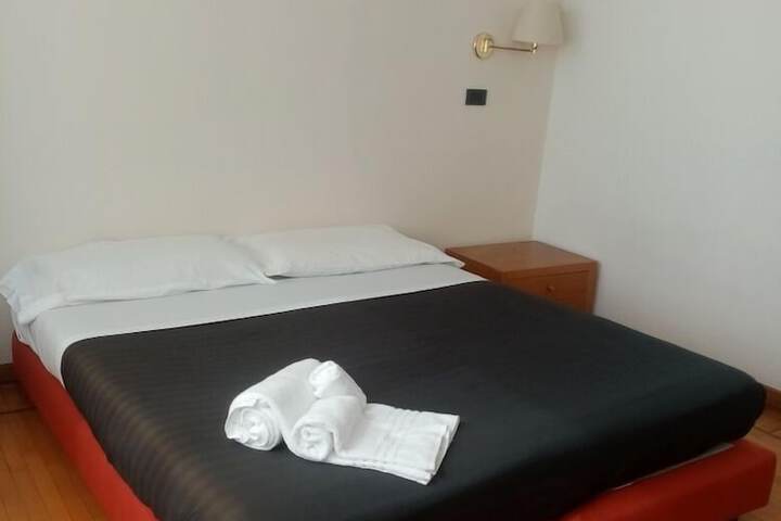Room 6 of 25