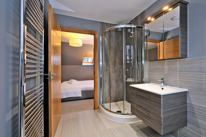Room 8 of 11