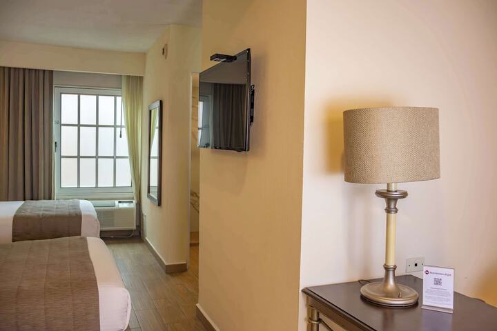 Room 34 of 102