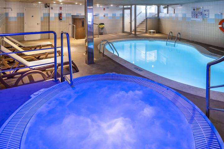 Hotel Pool