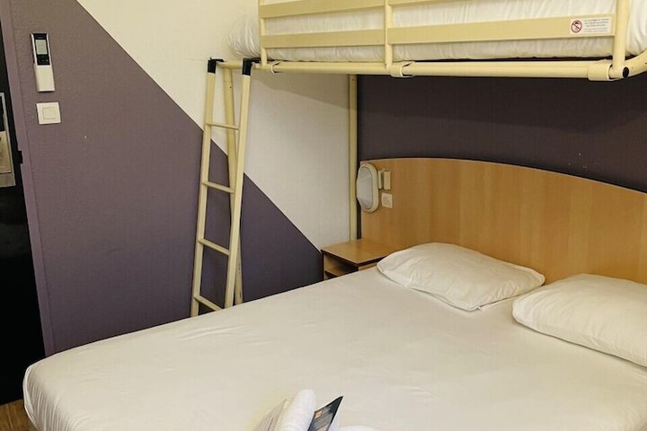 Room 8 of 24