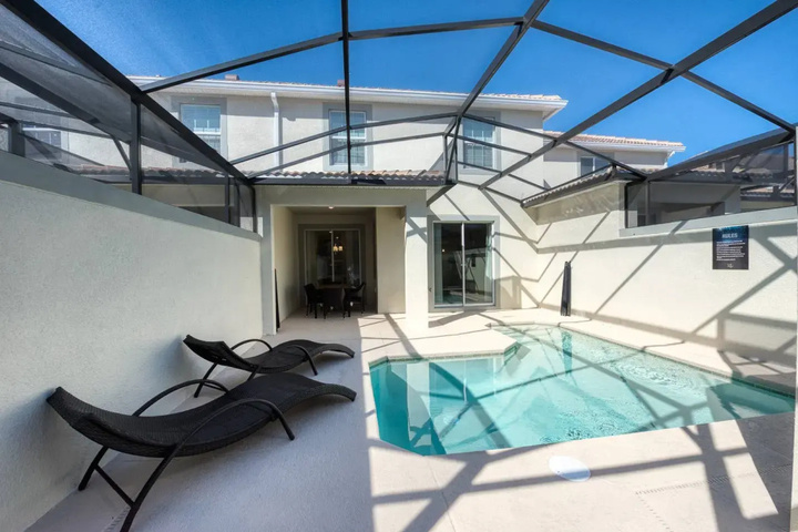 Pool 14 of 18