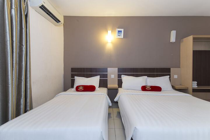 Room 16 of 32