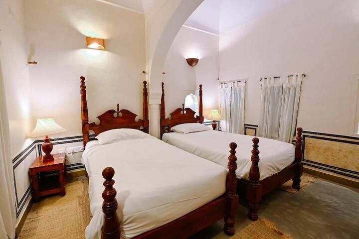 Room 9 of 28