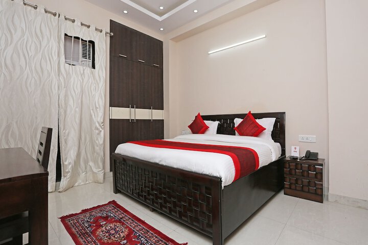 Room 10 of 16