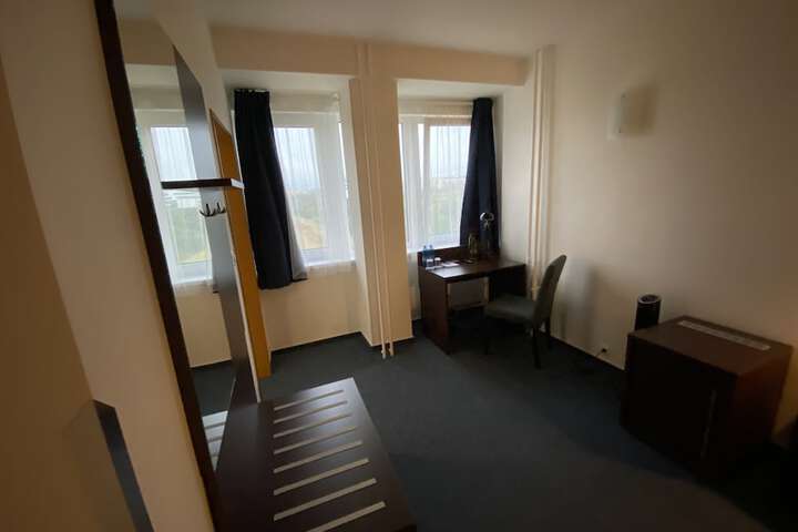 Room 27 of 60