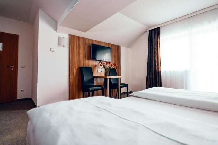 Room 2 of 36