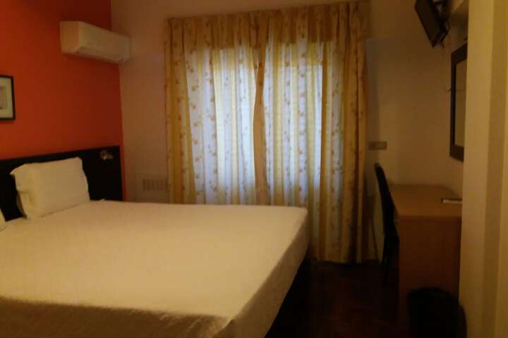 Room 17 of 44