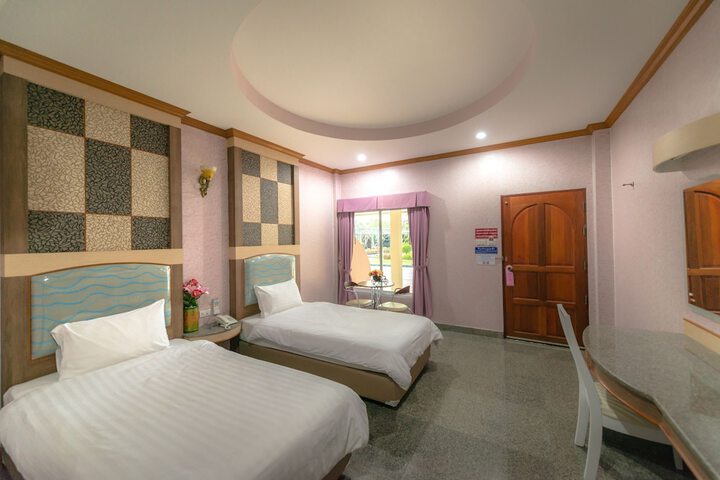 Room 10 of 33