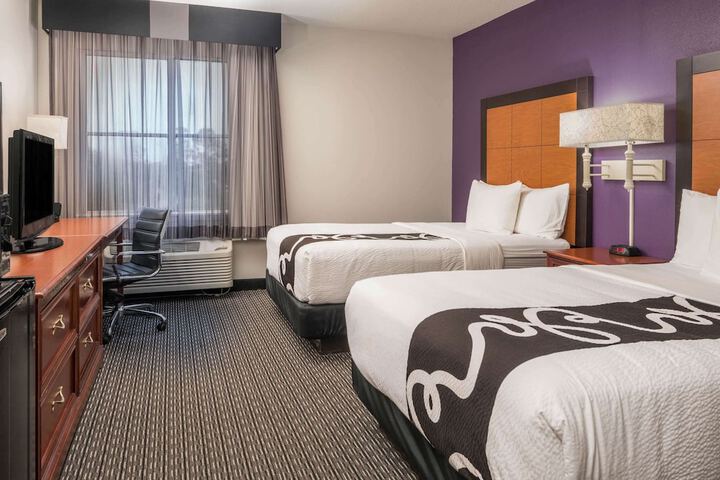 Double Bed Accessible (7 of 10)