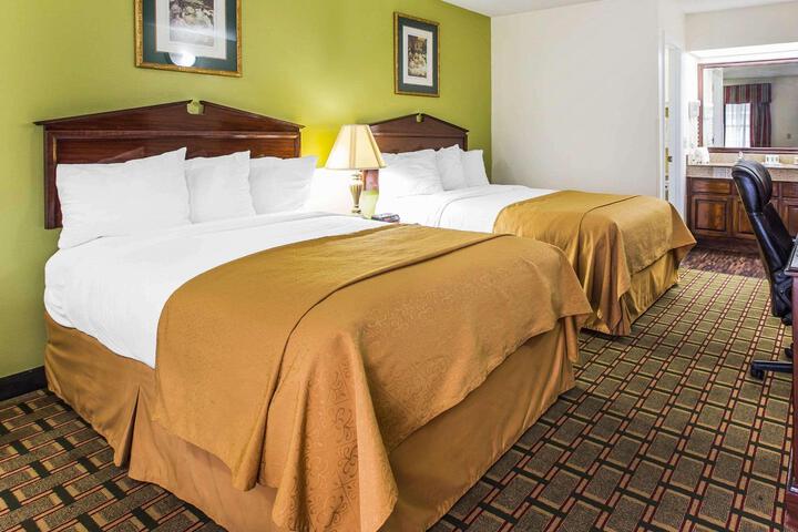 2 Double Beds (1 of 7)