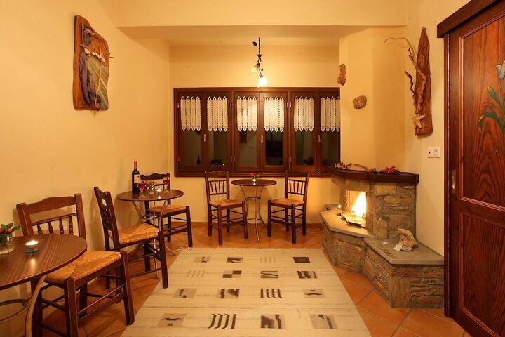 Lounge 19 of 27