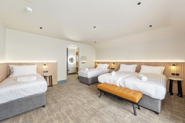 Room 10 of 164