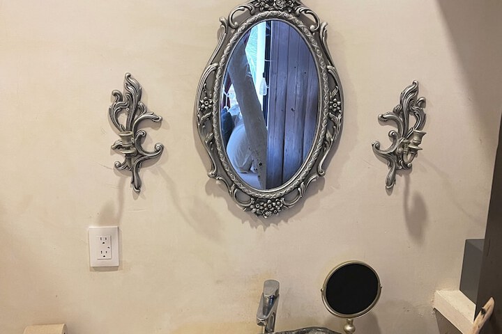 Room 110 of 172