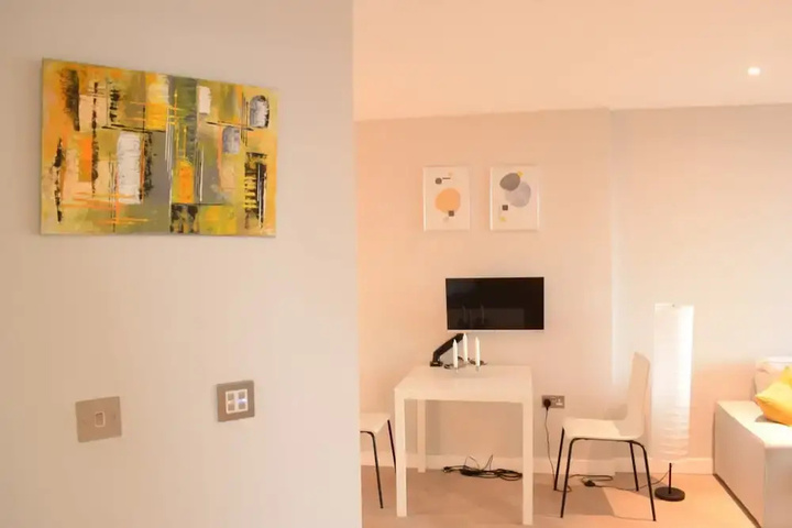 Room 4 of 9