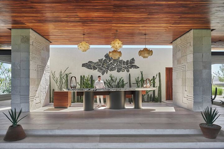 Lobby lounge