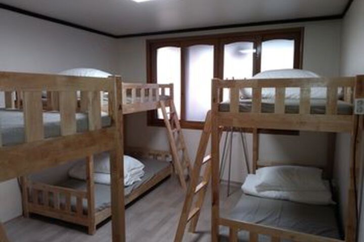 Room 53 of 96