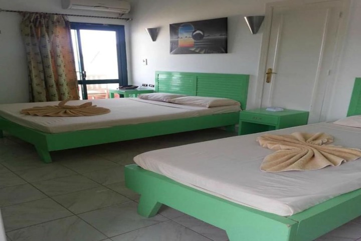 Room 7 of 34