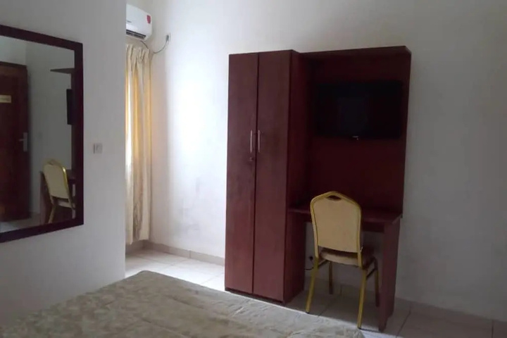 Room 2 of 17