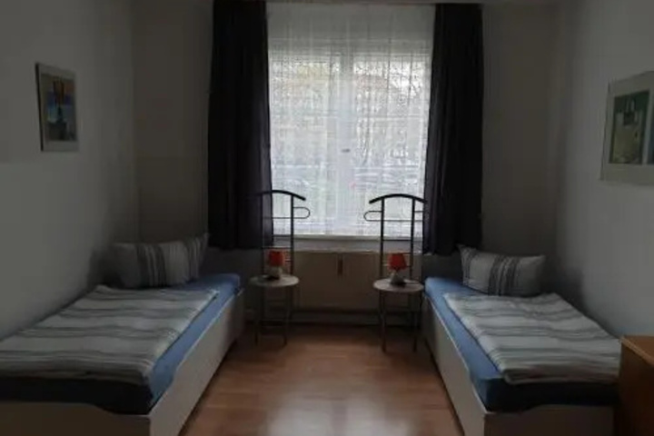 Room 5 of 10