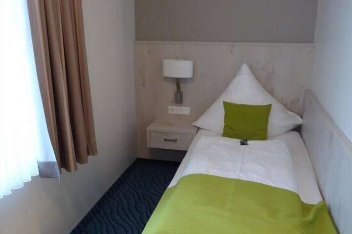 Room 17 of 30