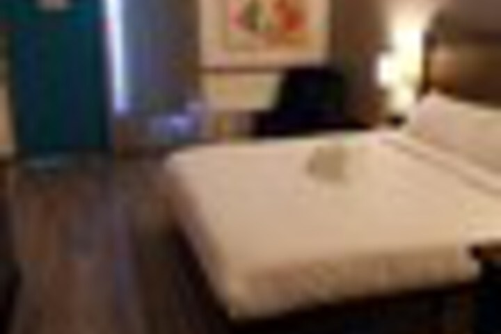 Room 8 of 96