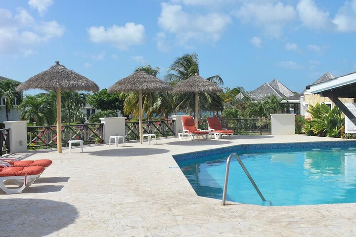 Hotel with Pool