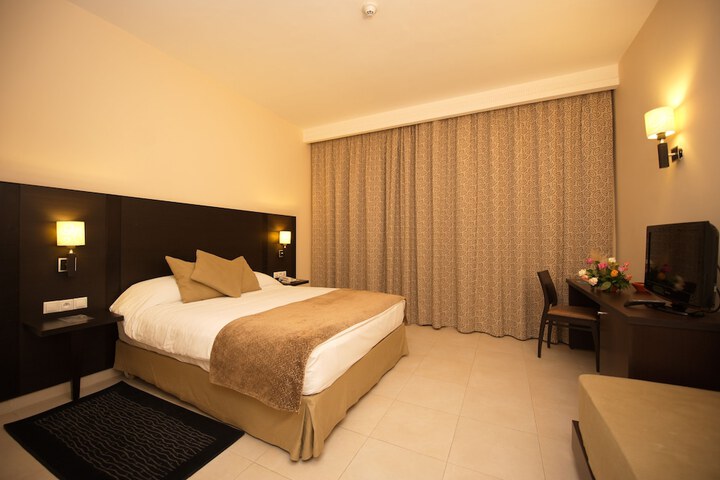 Room 9 of 113