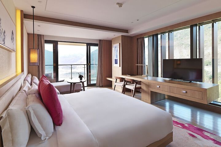 Room 18 of 161