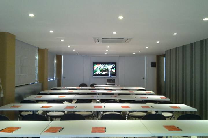 Business Center 28 of 31