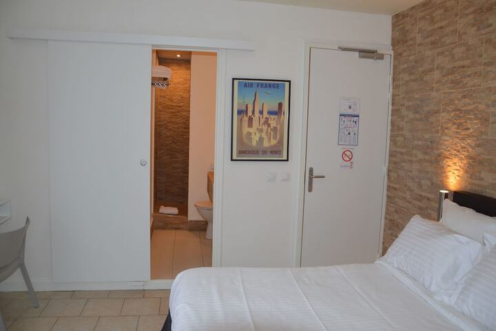 Room 16 of 28