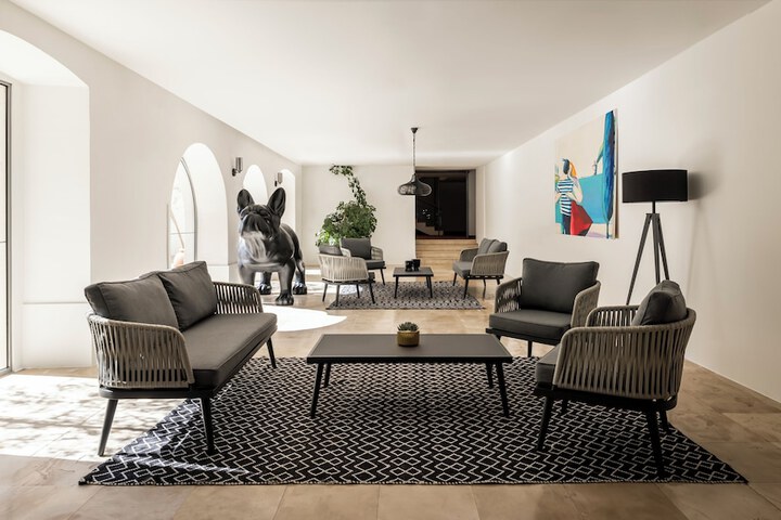 Entrance & Lobby