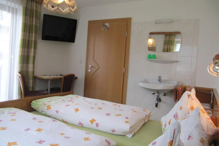 Room 4 of 13