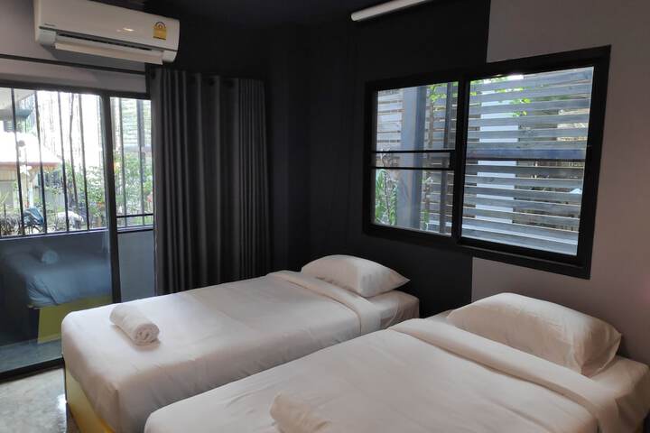 Room 12 of 36
