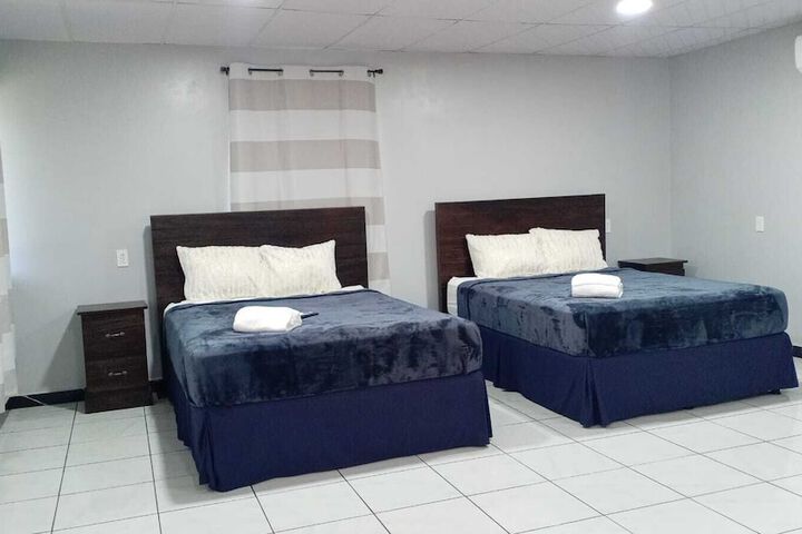 Room 2 of 10