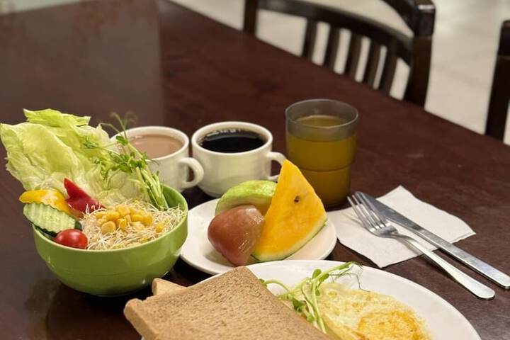 Breakfast/Coffee Service 22 of 26