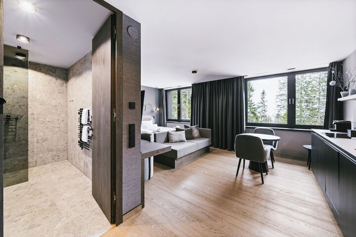 Room 32 of 158