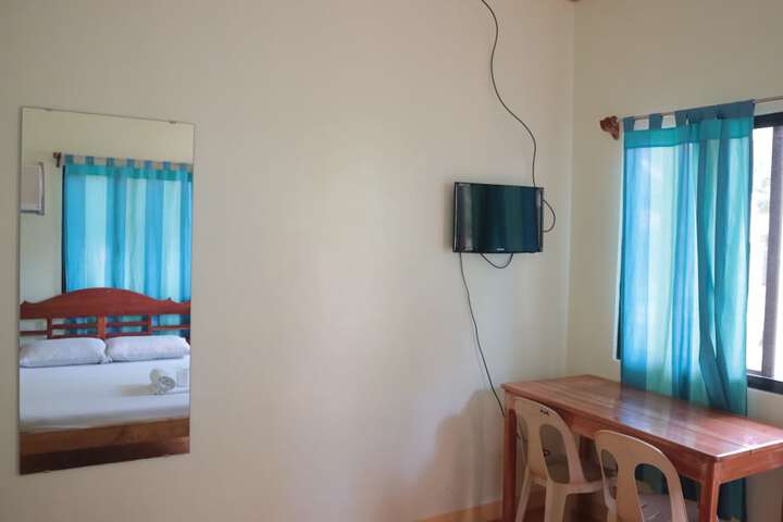 Room 8 of 14