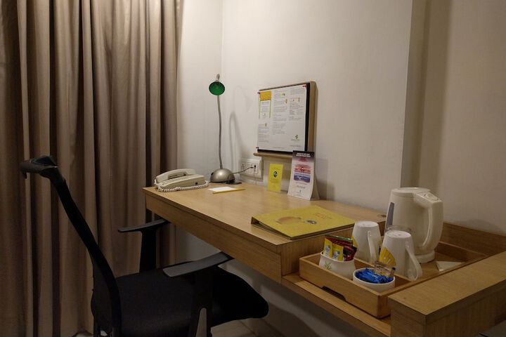 Room 11 of 33