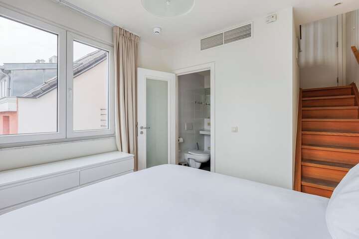 Room 38 of 186