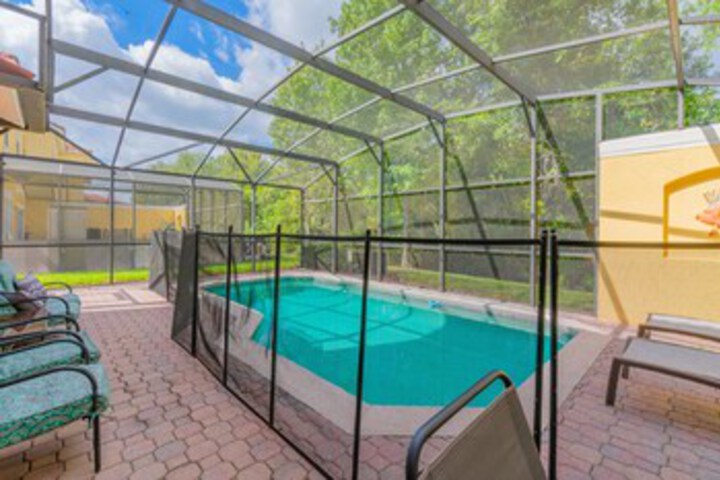 Pool 17 of 33