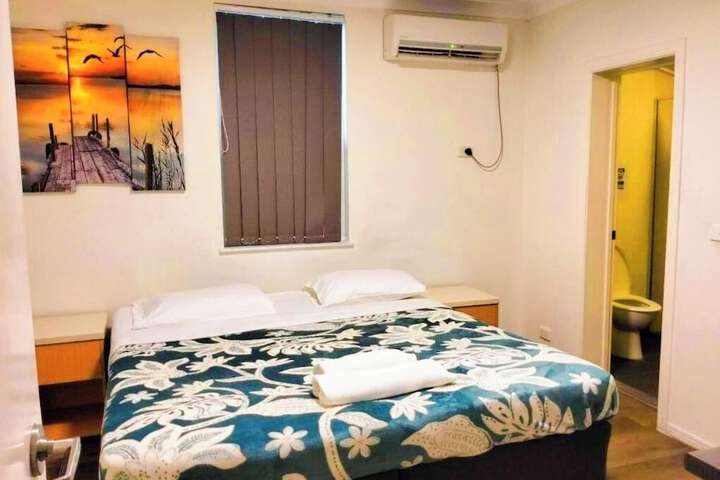 Room 27 of 73