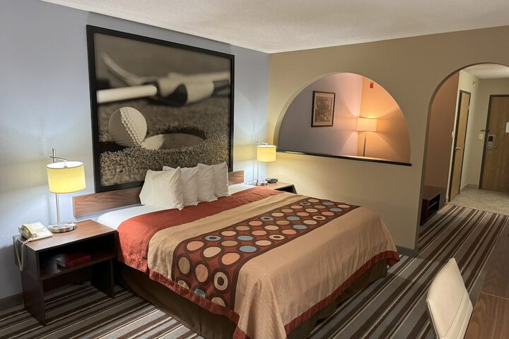 1 King Bed (8 of 17)